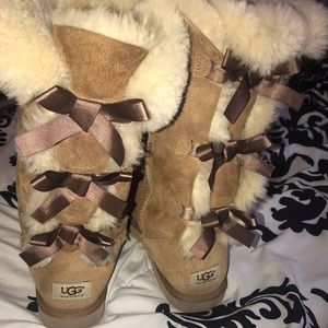 Tan bailey bow uggs
